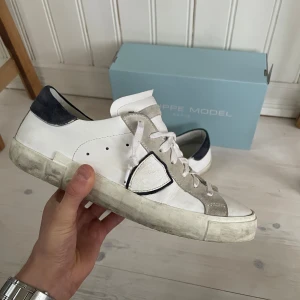 Phillipe model skor (prsx) - -Riktigt snygga Phillipe model skor i bra skick | box och  kvitto finns om det önskas | mörk blå mocka