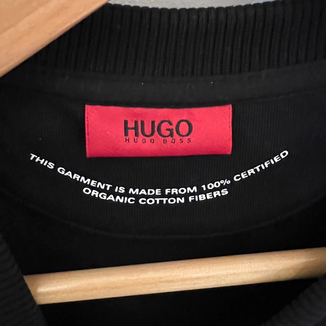 Svart och vit tröja från Hugo Boss - 1