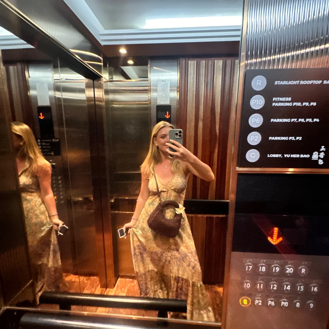 Blommig långklänning - 1