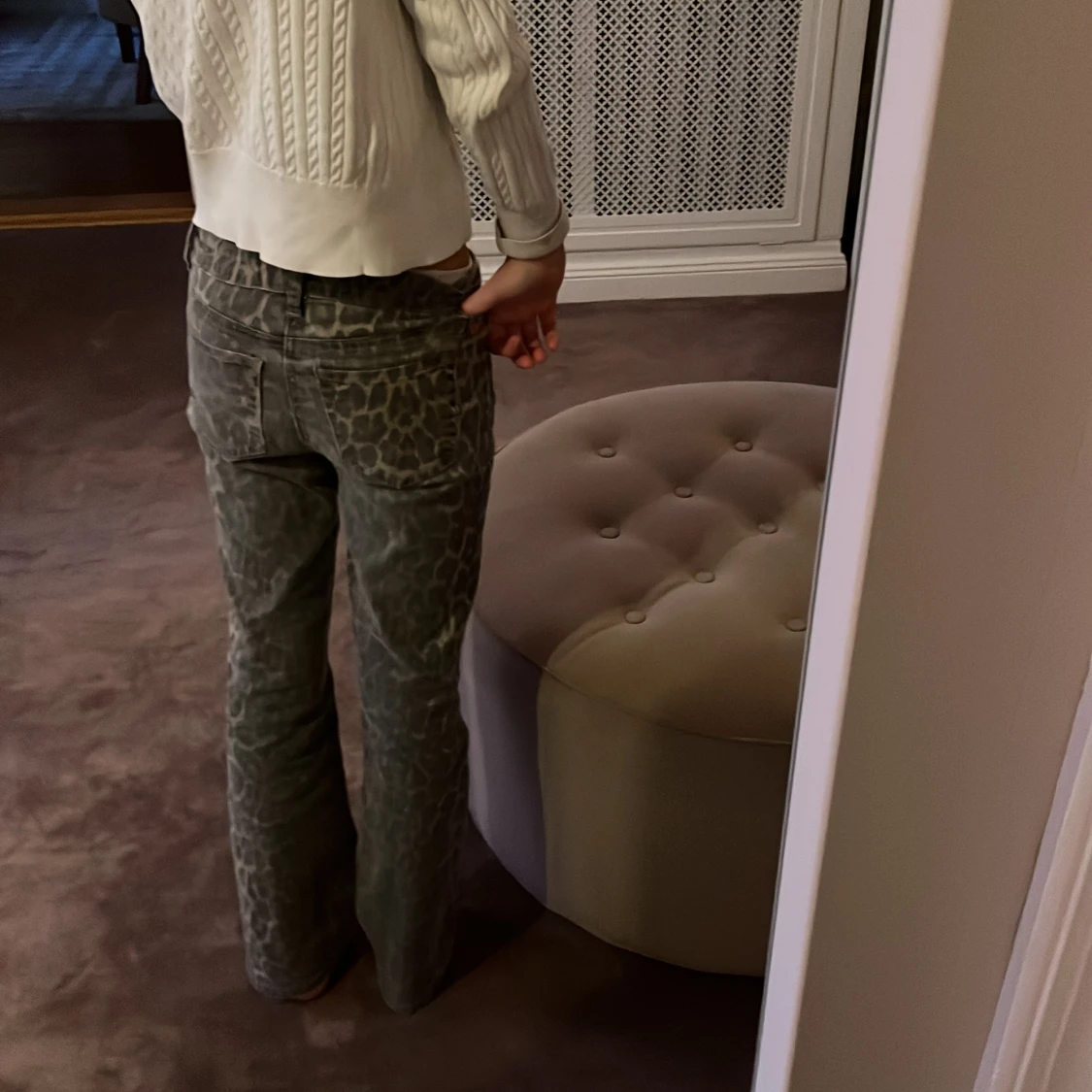 Grå leopardmönstrade byxor - 2