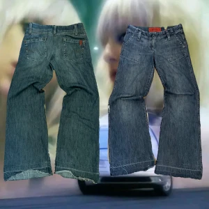 Attrativo flared jeans - Flared attrativo jeans Midja:41cm Innerben:76cm Ytterben:95cm Benöppning:32cm