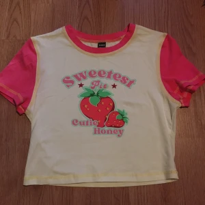 Söt Rosa Vit Tröja - En croptop från Shein i storlek M Aldrig använd