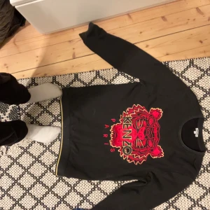 Kenzo tröja - Bra skick säljer för den är för liten.  Kom gärna med bud!