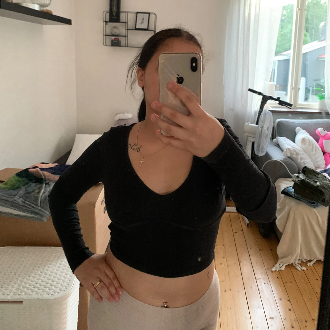 Svart ribbad croppad topp