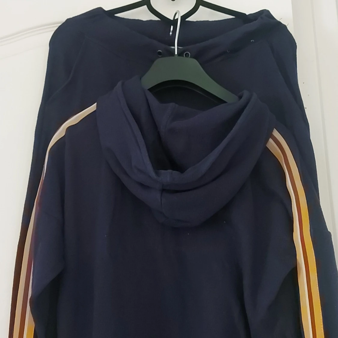 Mörkblå hoodie med byxor från Catskill University - 91