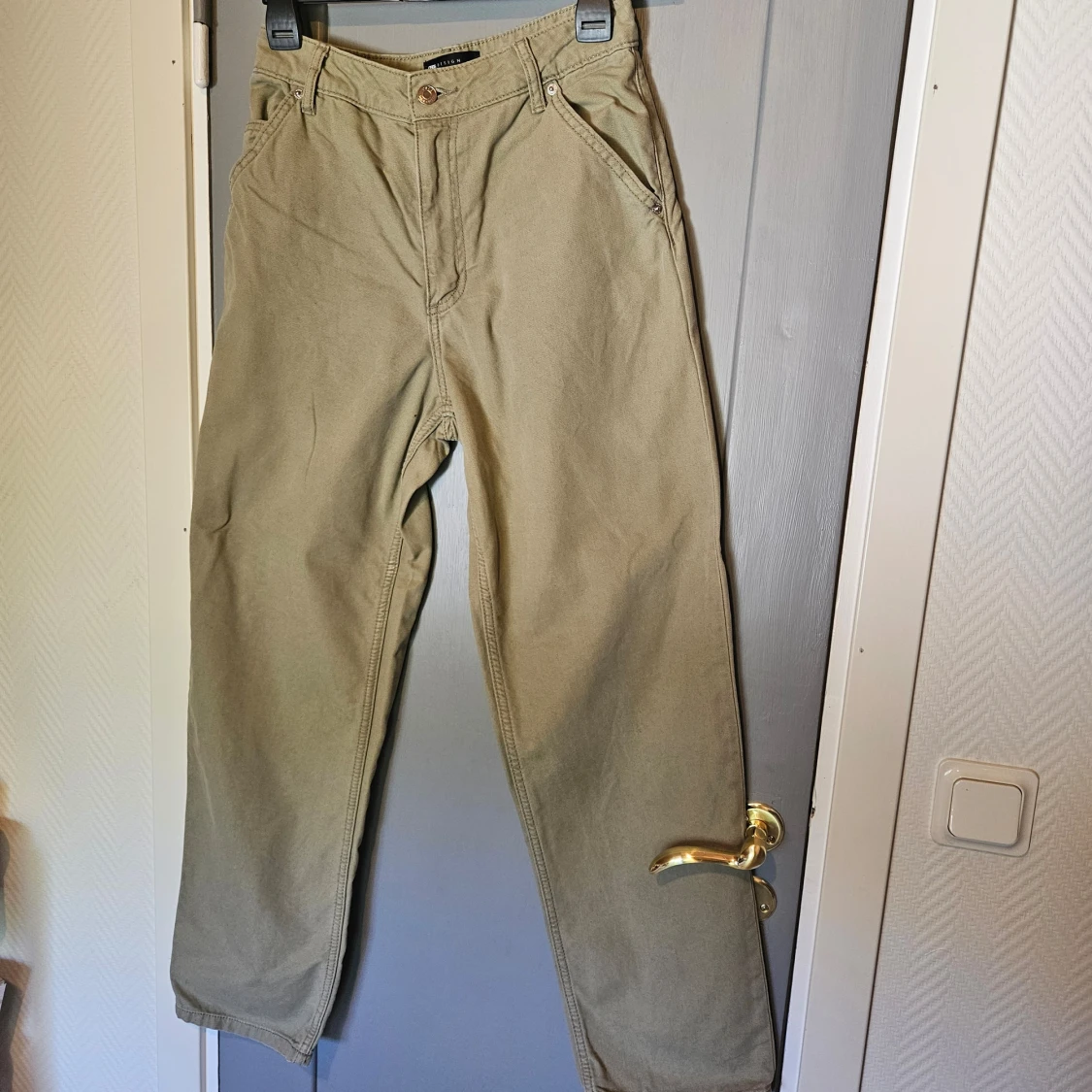 Beige byxor från ASOS DESIGN