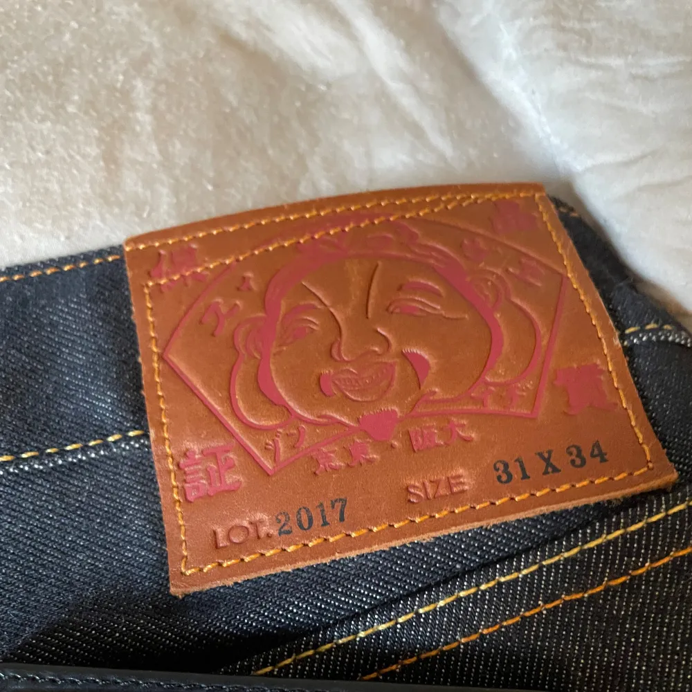 Evisu jeans Daicock print. Strl 31 - omsydda till ca W30. Knappt använda (4-5 ggr), väldigt bra skick 9/10. Pm för mer info!. Jeans & Byxor.