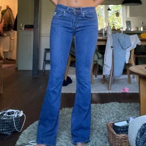 Lågmidjade jeans - Supersnygga lågmidjade jeans från lois som inte kommit till användning. Köpta för 1500kr.