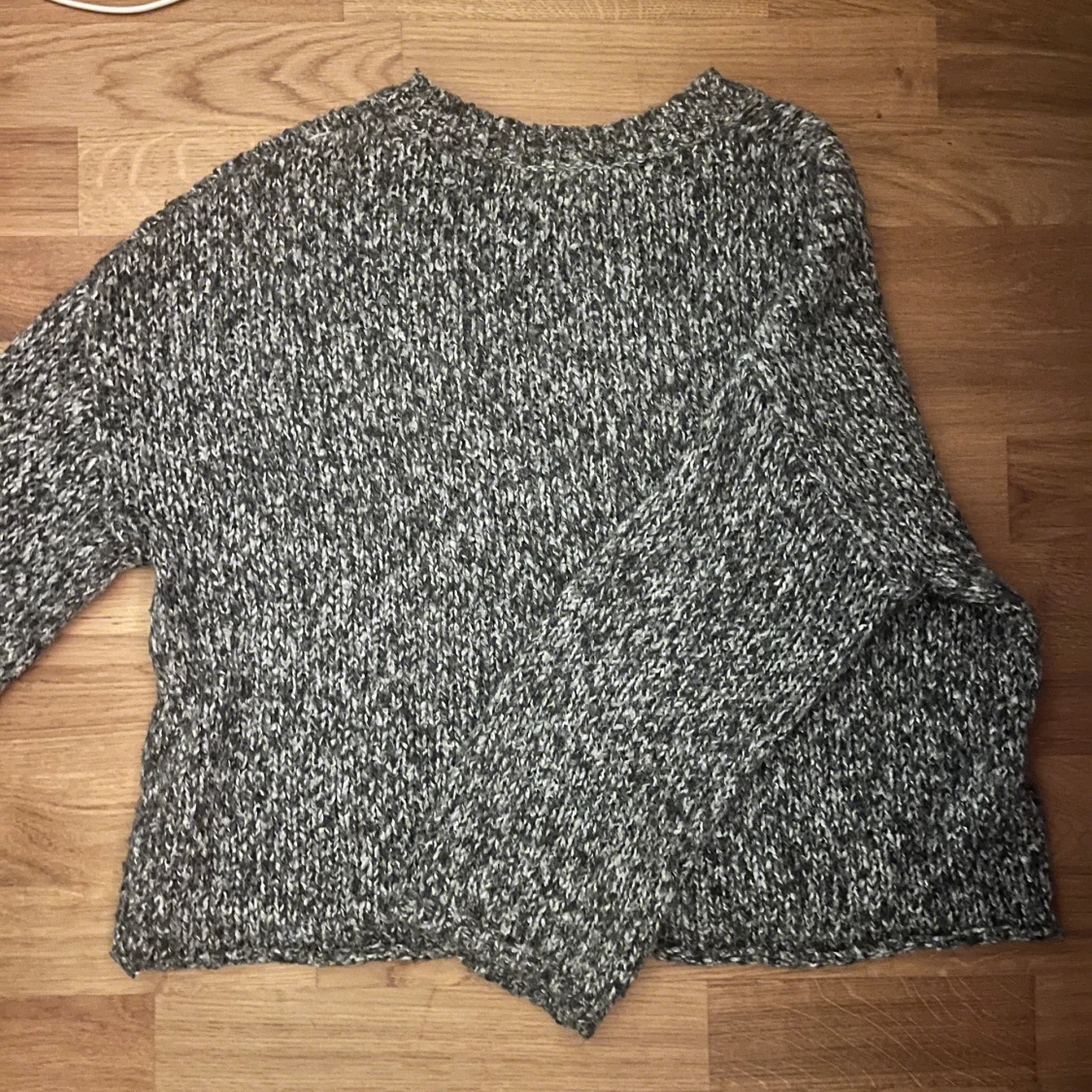 Grå stickad tröja - 91