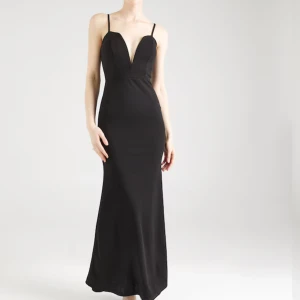Formal dress - Floor length black dress with thin straps