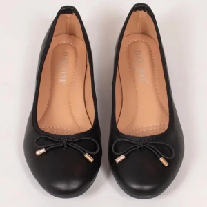 Ballerina skor - Snygga svarta ballerina skor. 💗Nytt skick använt en gång! Säljer pga fel storlek.  Lägg gärna prisförslag💗