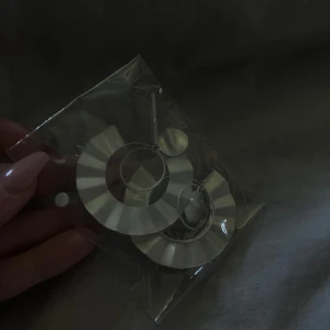 Supersöta silvriga örhängen - Säljer dessa super söta silvriga örhängen pga att jag har aldrig använd dom och kommer aldrig att göra!💗