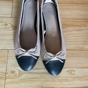 Ballerina skor - Jag har använt de Max 5 gånger. Frakt ingår inte och tar betalt via swish 