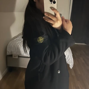 Stone island caban  - Säljer min Stone island caban (jacka) unisex<3 Inga defekter då den inte har kommit till andvändning<3 