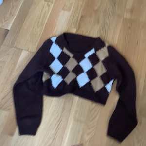 Tjock tröja - Fin tröja med mycket mönster och i bra skick
