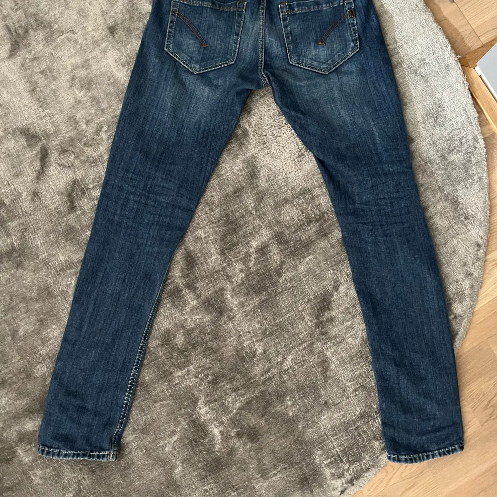 Tjoo, jag säljer nu mina Dondup jeans eftersom dem inte passar mig längre. Modellen är George och passar hur bra som helst till hösten men alla andra årstider också!. Storleken är 30 , hör av er vid eventuella frågor !. Jeans & Byxor.