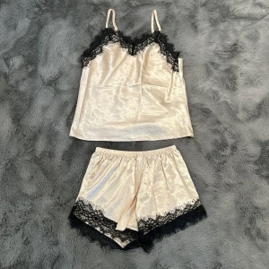 Pyjamas Set - Fint och skönt att ha på sig hemma, Stl XS från Shein