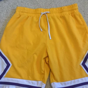 Basketshorts - Passar inte min stil men jättefina