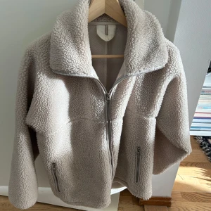 Teddy jacka  - Teddy jacka från arket som är slutsåld! 💕💕 