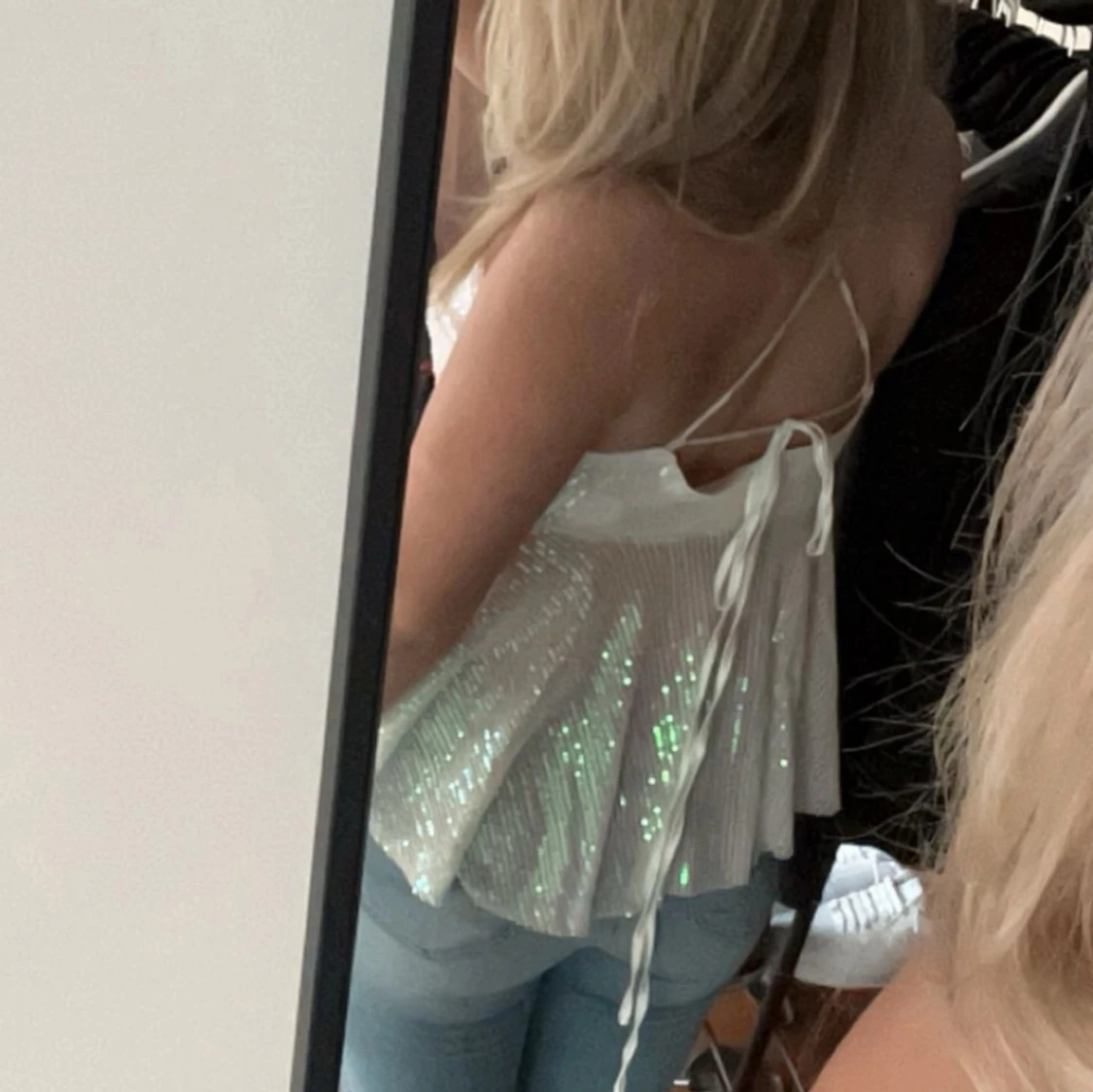 Vit glittrig topp med snörning - 91