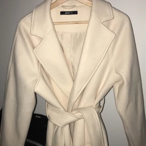 Vit kappa  - Vit kappa från Gina tricot 