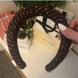 Beck Söndergaard diadem - Säljer ett snyggt diadem som är i mycket bra skick!