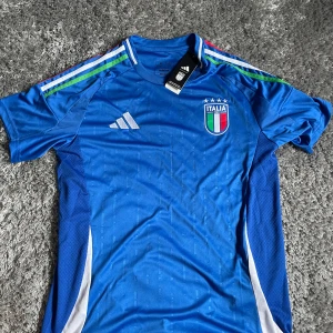 Adidas jersey - Fet adidas fotbollströja storlek M Använd några gånger 