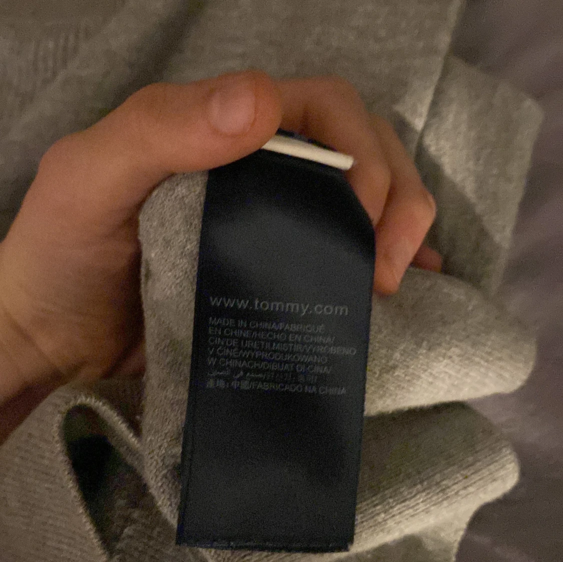 Grå tröja från Tommy Hilfiger - 92