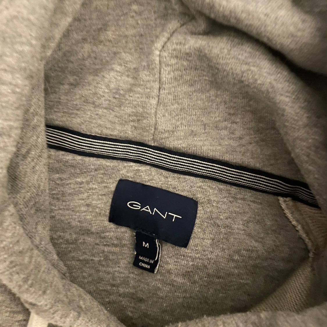 Grå hoodie från GANT - 37