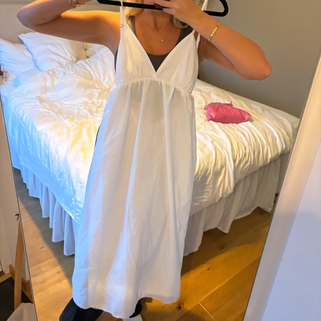 Vit långklänning med öppen rygg