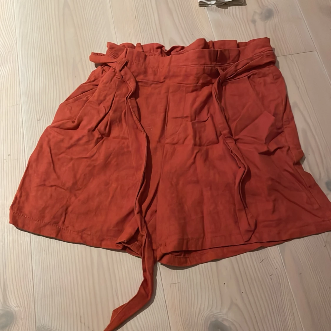 Rostfärgade shorts från Lindex