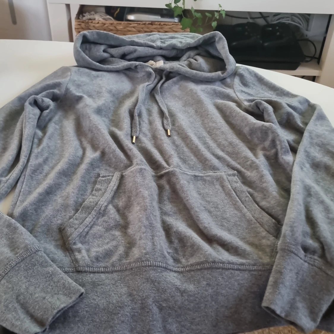 Grå hoodie från H&M
