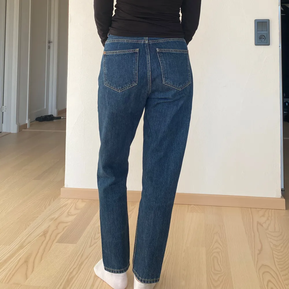 Mom jeans från Mango i storlek 36. Mycket bra skick. . Jeans & Byxor.