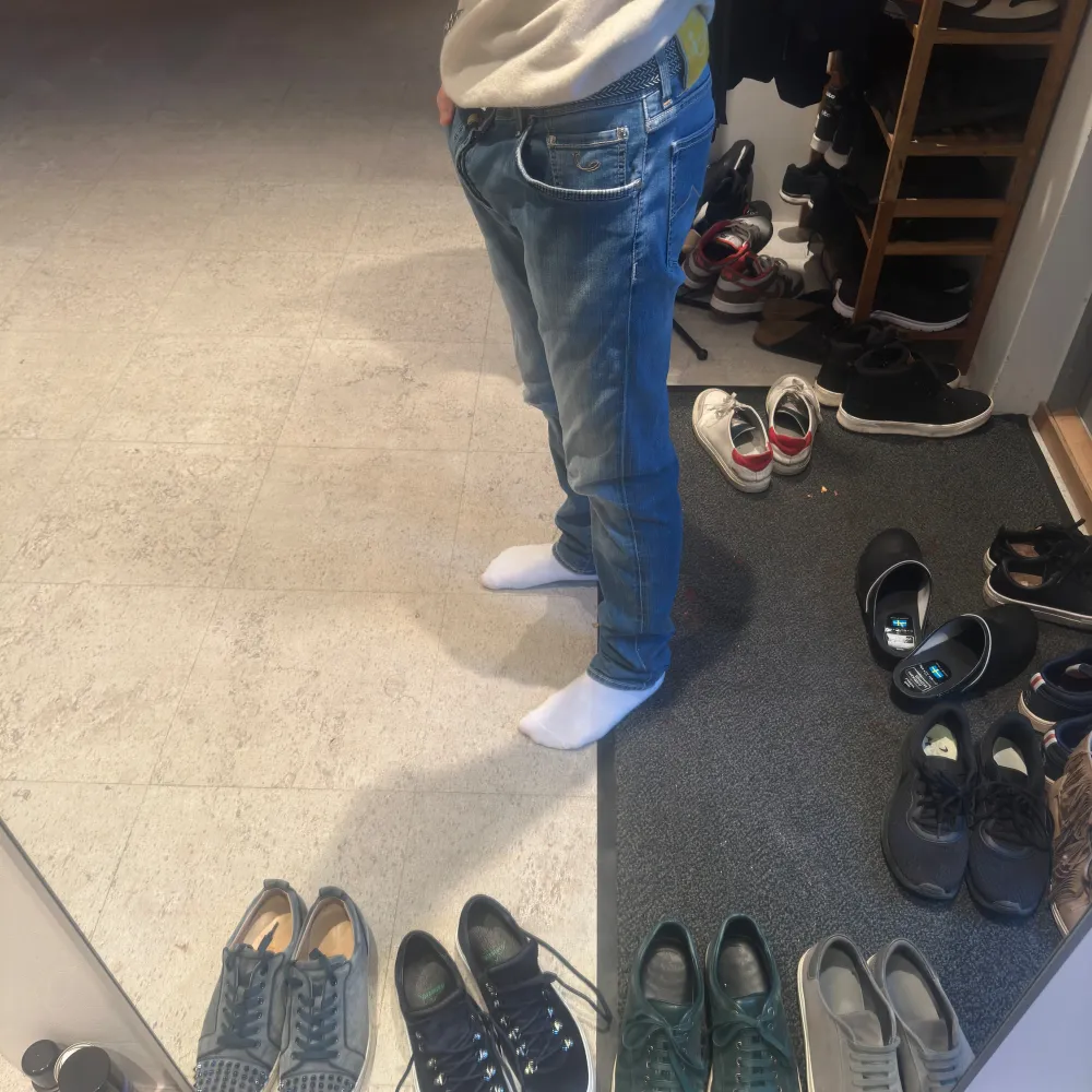 Säljer dessa Jacob cohens jeans då dom tyvärr inte kommer till användning längre, Dom är av modellen 622 vilket är slim. Nypris ≈5000 mitt pris 1200:-. Jeans & Byxor.