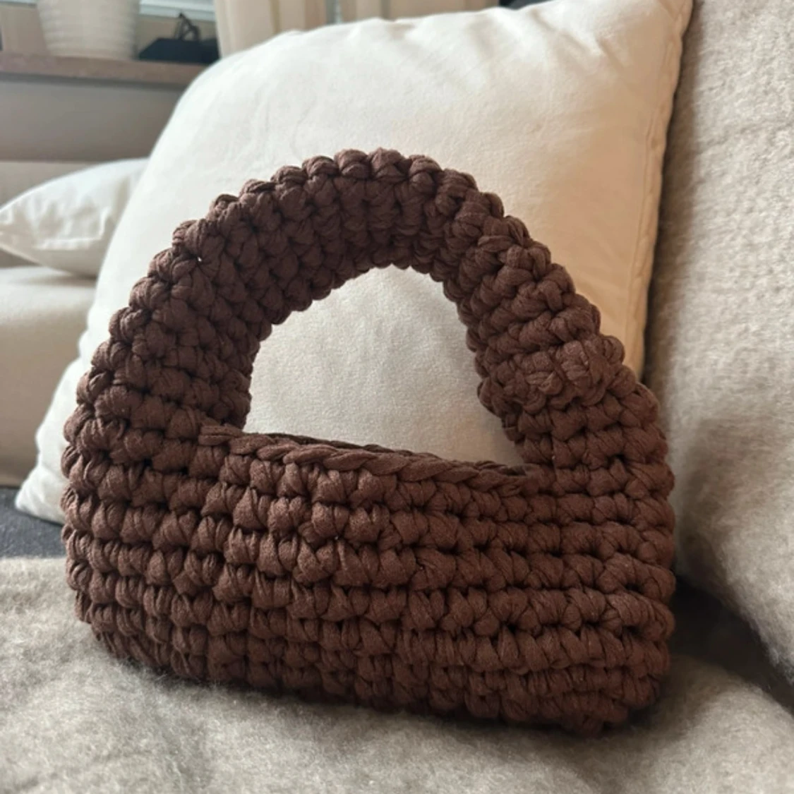 Brun virkad handväska