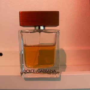 Dolce & Gabbana - The One EDT - Dolce & Gabbana The One - eau de toilette, 50 ml flaska, se kvarstående mängd på bilden.
