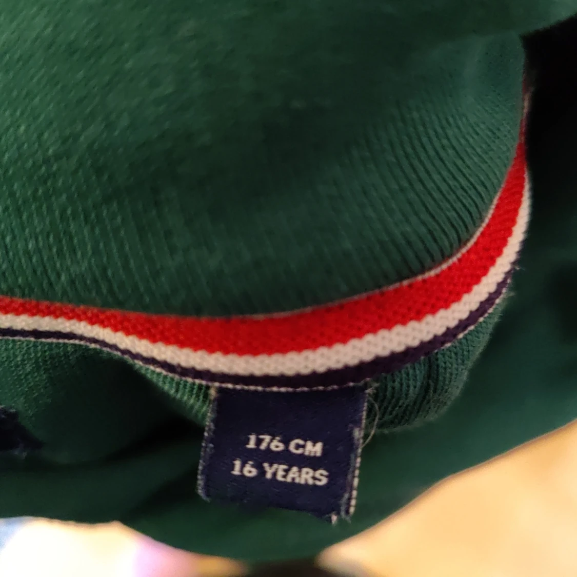 Grön hoodie från GANT - 92