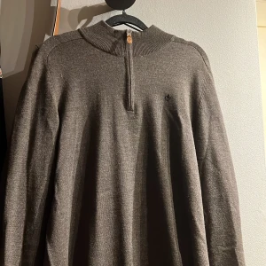 Morris zip - Snygg Morris zip köpt från Morris butiken i barkaby. Köpt för ungefär 1500kr men inte använd! Strl M