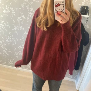 Stickad tröja - En mysig stickad tröja som är oversized