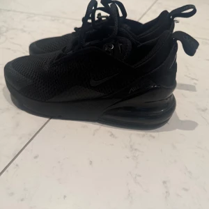 Nike air Max 270 för barn - Har bara använts 2-3 gånger är för små nu. 