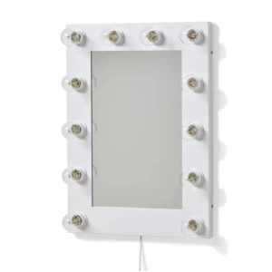 Spegel med belysning  - Säljer nu min spegel med belysning då jag inte har någon plats för den längre den funkar fint och inga repor. Ordinarie pris 1500 säljer för 1000kr