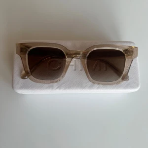 Chimi 004 - Säljer mina chimi glasögon (04, Ecru) då jag aldrig får användning av dom. Jätte bra skick å typ aldrig använda💕🌸