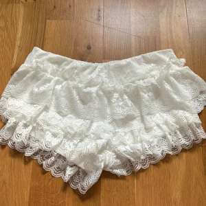 Supwrsöta spets shorts - Knappt använda jättefina low waist💕💕