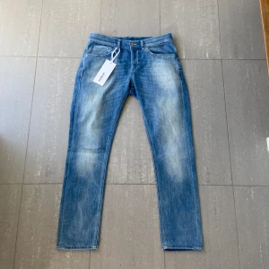 Dondup George Jeans - Säljer nu dessa blåa dondup George jeans storlek 33 och riktig bra skick, skriv för fler bilder/frågor🙌🏼