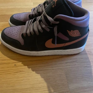 Jordan 1  - Helt oanvända riktiga Jordan 1 köpte för 1100 tror jag