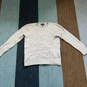 Polo Ralph lauren tröja  - Polo Ralph lauren kabelstickad. Skick 10/10 14-16