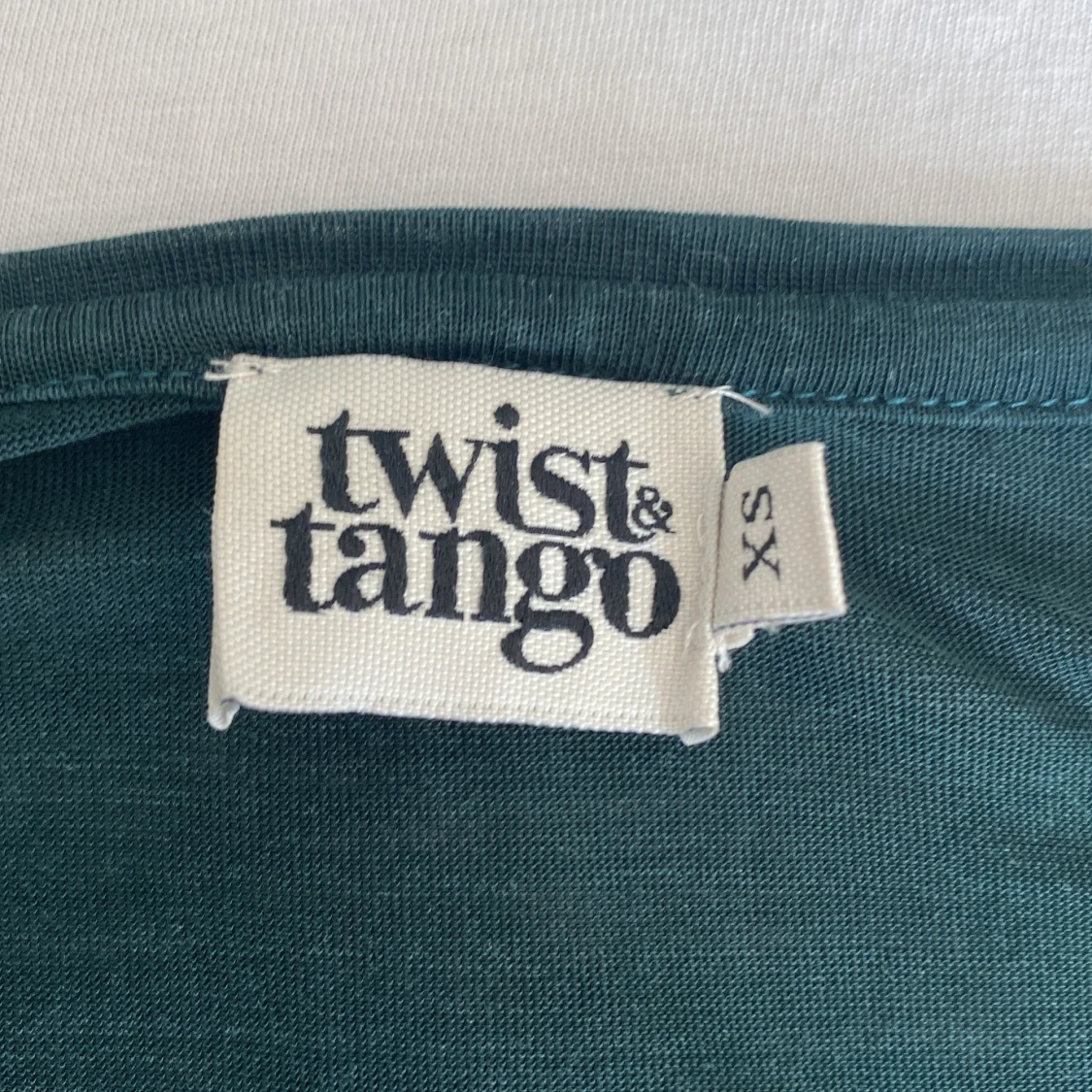 Mörkgrön t-shirt från Twist & Tango - 90