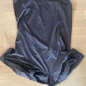 Tränings t shirt - Svart/grå tränings t shirt från HM