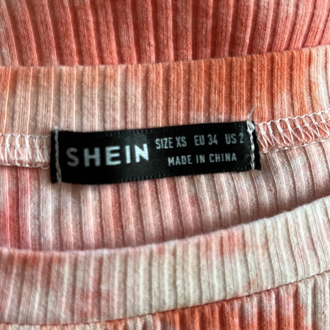 Rosa och vit croppad topp från Shein - 91