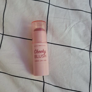 Blush stick - Blush stick från makeup mekka. Inte jätte mycket produkt andvänd, väldigt dryg